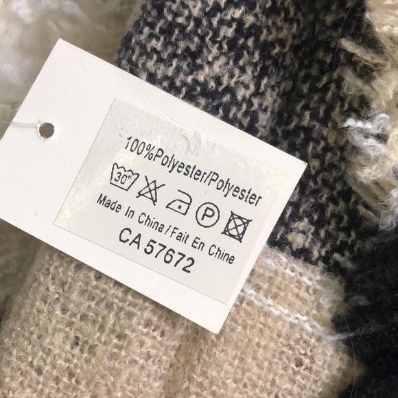 NWT Blanket Scarf - Picture 2 of 2